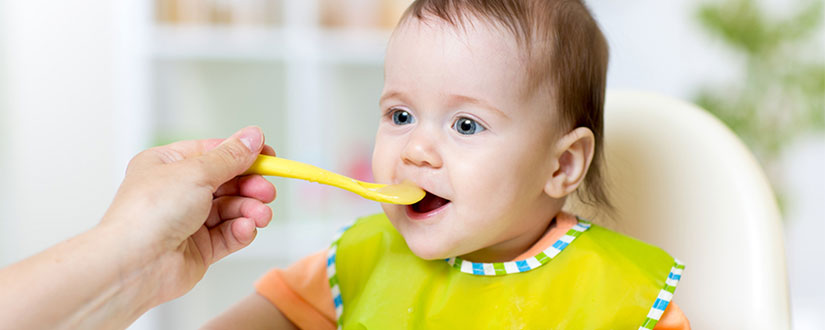 The Differences Between Oatmeal and Rice Cereal For Babies