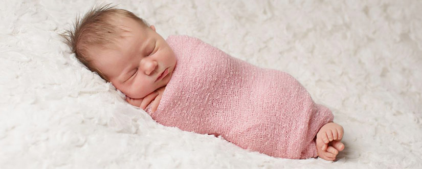Swaddling a baby: what you need to know about it