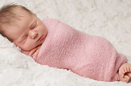 Swaddling a baby: what you need to know about it