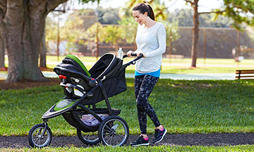 Kinderwagen mit Autositz